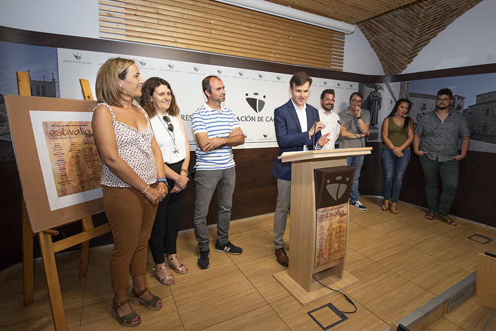 La Diputación de Cáceres llena en verano los pueblos de música y teatro con una nueva edición de Estivalia