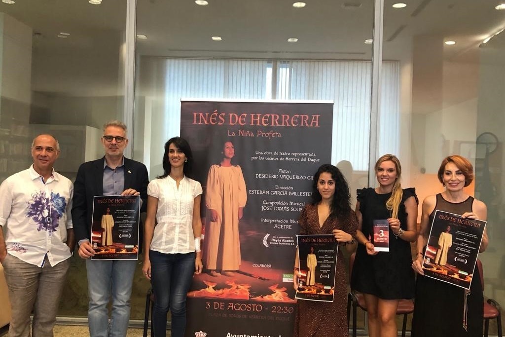 La secretaria general de Cultura destaca que la obra ‘Inés de Herrera, la niña profeta’ ha servido para unir a un pueblo a través de las artes escénicas
