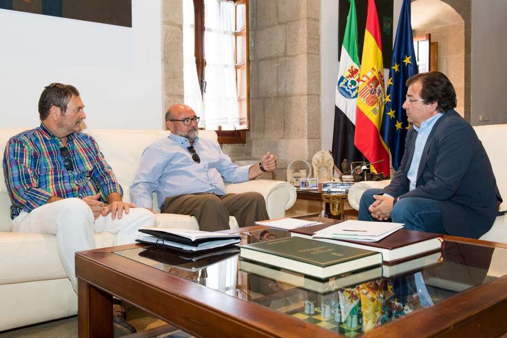 Vara se reúne con el presidente de la Organización de Profesionales Autónomos de Extremadura