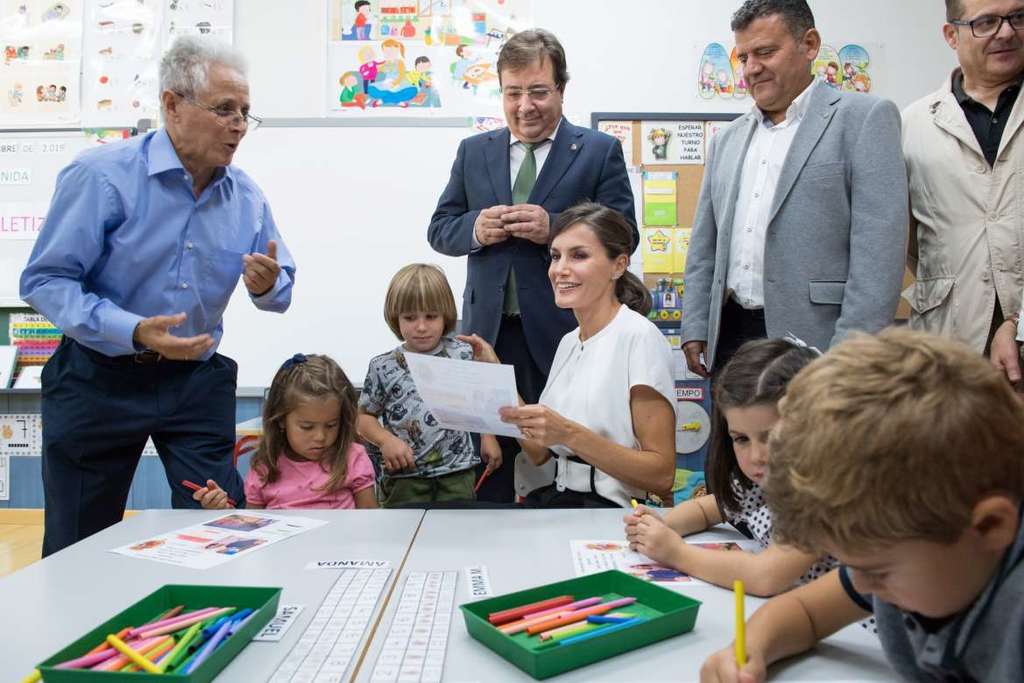 Fernández Vara acompaña a la Reina Letizia en la inauguración del curso escolar 2019-2020 en Torrejoncillo