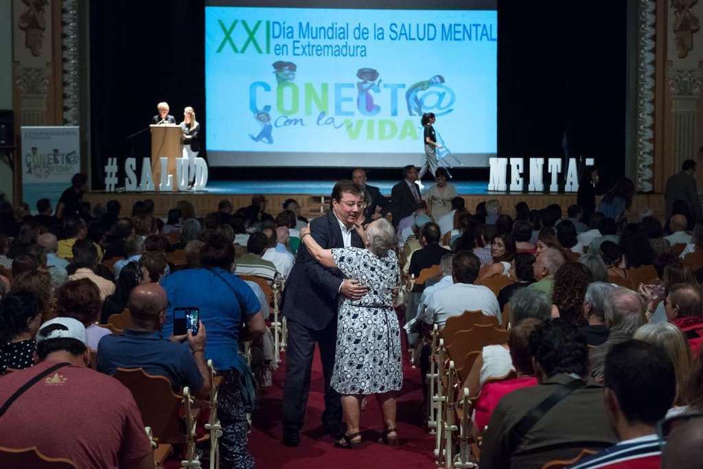 El presidente de la Junta de Extremadura aboga por el trabajo conjunto de la sociedad en materia de salud mental