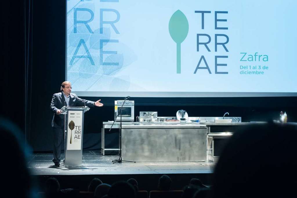 Fernández Vara resalta que la gastronomía es uno de los pilares del turismo