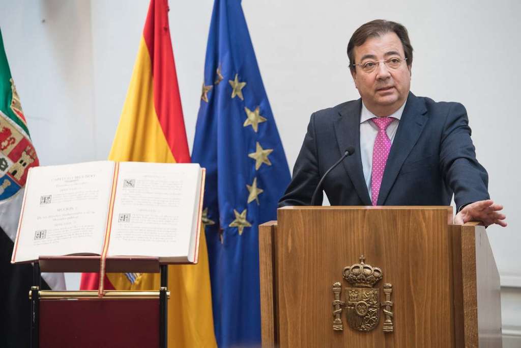 Fernández Vara valora los logros alcanzados en estos 41 años de Constitución y aboga por una revisión de la misma para seguir avanzado
