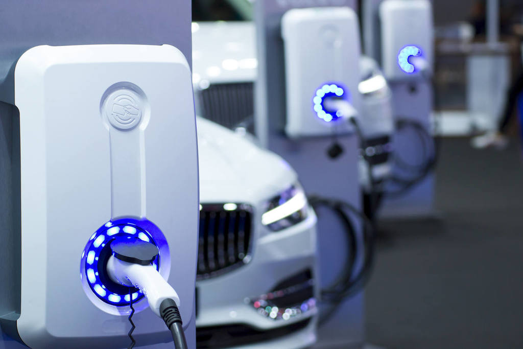 La Junta abre una nueva convocatoria para la adquisición de vehículos eléctricos e híbridos y puntos de recarga