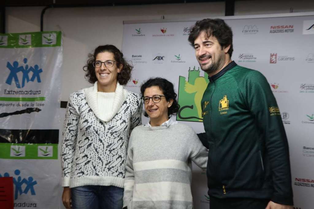 La directora de la Fundación Jóvenes y Deporte presenta el II Torneo Internacional de Extremadura de Baloncesto Femenino