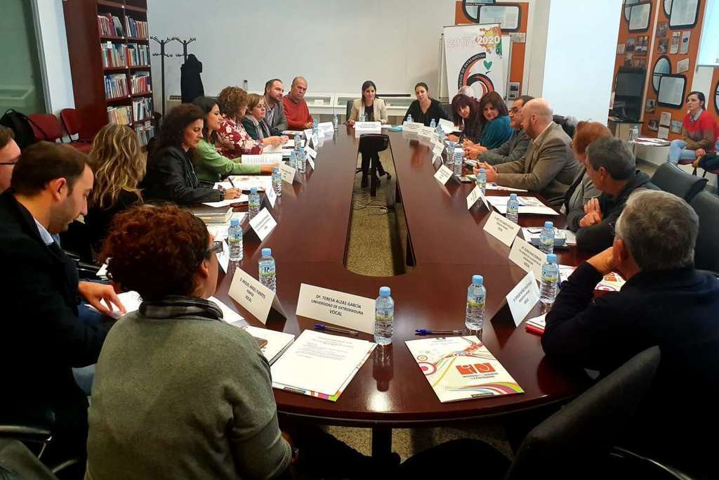La consejera de Igualdad y portavoz preside la reunión del Consejo de Convivencia y Ocio de Extremadura