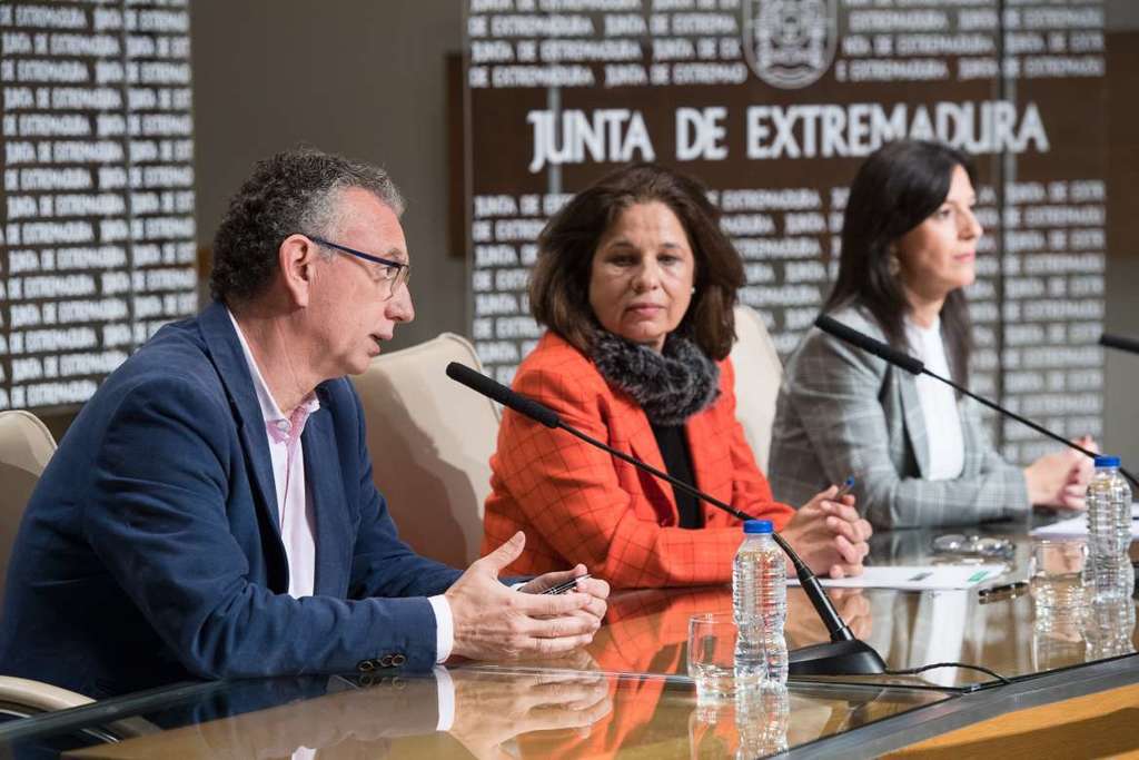 La Junta y el Ayuntamiento de Don Benito firman el convenio de cesión del Conservatorio