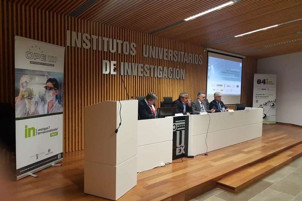 La Junta y la Universidad de Extremadura apuestan por incrementar la captación de fondos europeos del Programa Marco de Investigación de la Unión Europea 2021-2027