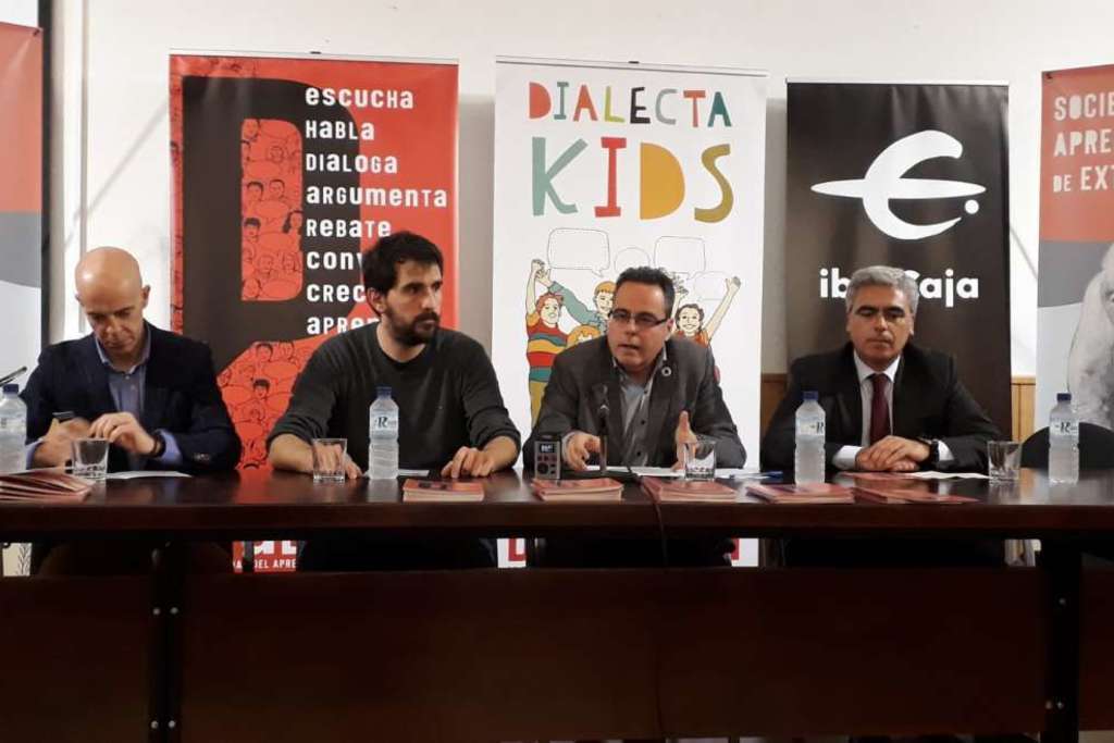 La Junta de Extremadura presenta el proyecto ‘Dialecta: La sociedad del aprendizaje a través del debate’