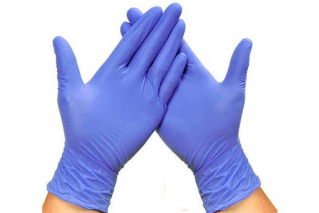 Los especialistas de Medicina Preventiva y Salud Pública de Extremadura desaconsejan el uso generalizado de guantes