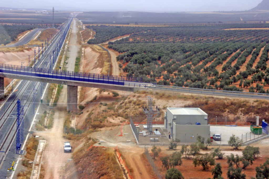 Adif Alta Velocidad licita la construcción del telemando de energía del tramo Plasencia-Badajoz