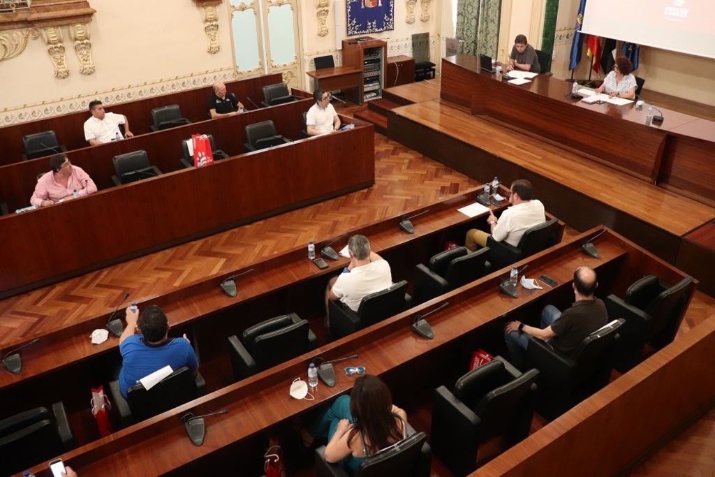 La Diputación de Badajoz celebra una reunión de reconstrucción con el sector del deporte