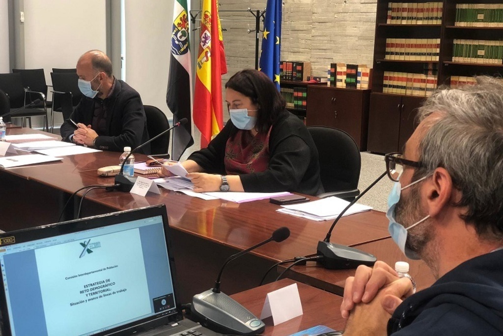 Begoña García preside la Comisión Interdepartamental de Población que presenta el borrador del anteproyecto de ley