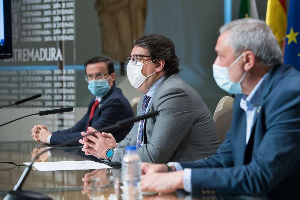 Junta y Diputaciones gestionarán 7,8 millones de euros para paliar efectos de la pandemia en residencias y apoyar a servicios sociales municipales