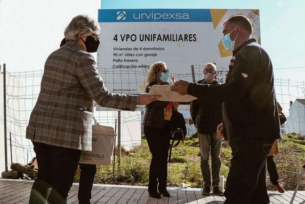 Urvipexsa entrega cuatro viviendas de protección oficial en Olivenza