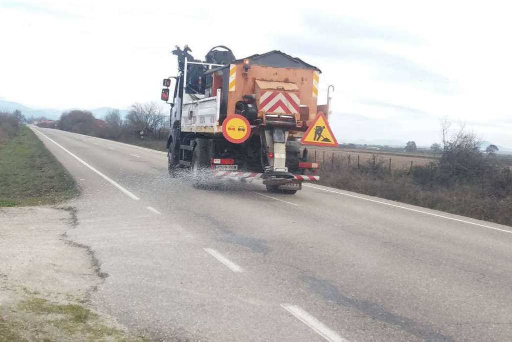 La Junta de Extremadura mantiene activo su plan de vialidad invernal para evitar la formación de placas de hielo y actuar ante posibles nevadas en la red de carreteras autonómicas