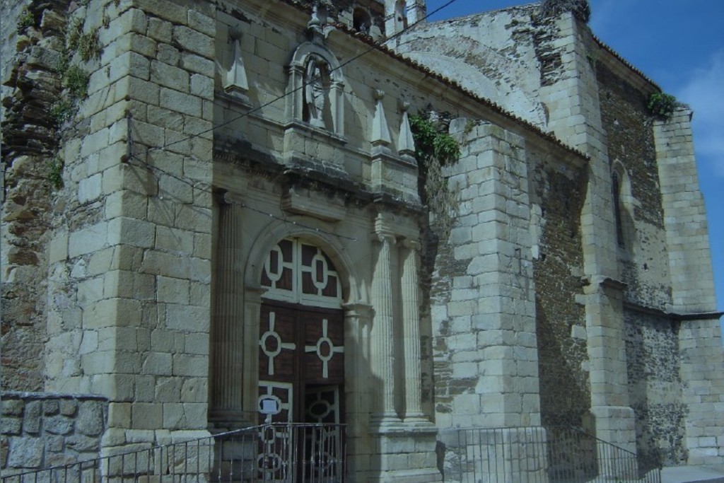 Patrimonio invertirá más de sesenta y dos mil euros en la restauración de la cubierta de la Iglesia de San Andrés Apóstol de Almaraz