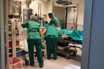 El Servicio de Ginecología del Hospital Virgen del Puerto realiza la primera cirugía en los nuevos quirófanos de Cirugía Mayor Ambulatoria