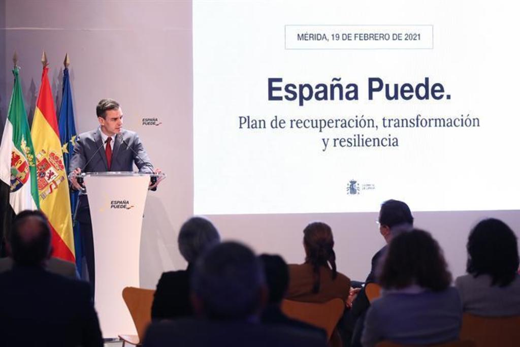 El presidente del Gobierno destaca que España está muy cerca de tener más personas vacunadas que contagiadas