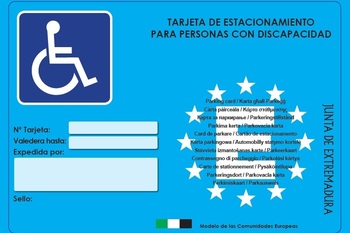 Se inscriben en un año 1.353 tarjetas de estacionamiento en el registro extremeño para personas con discapacidad por movilidad reducida