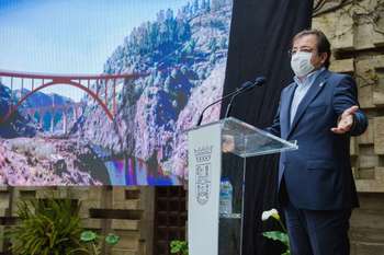 Fernández Vara afirma que con la construcción del nuevo puente en Alcántara se contribuye a mantener algo que la historia aportó