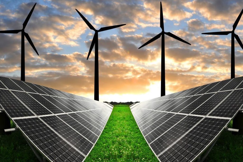 La consejera para la Transición Ecológica y Sostenibilidad informa a los ayuntamientos extremeños del despliegue de instalaciones renovables
