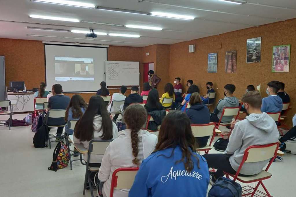 Jóvenes de centros educativos de la región participan en los encuentros “Link: Extremadura en el mundo, retorno y conexión del talento”