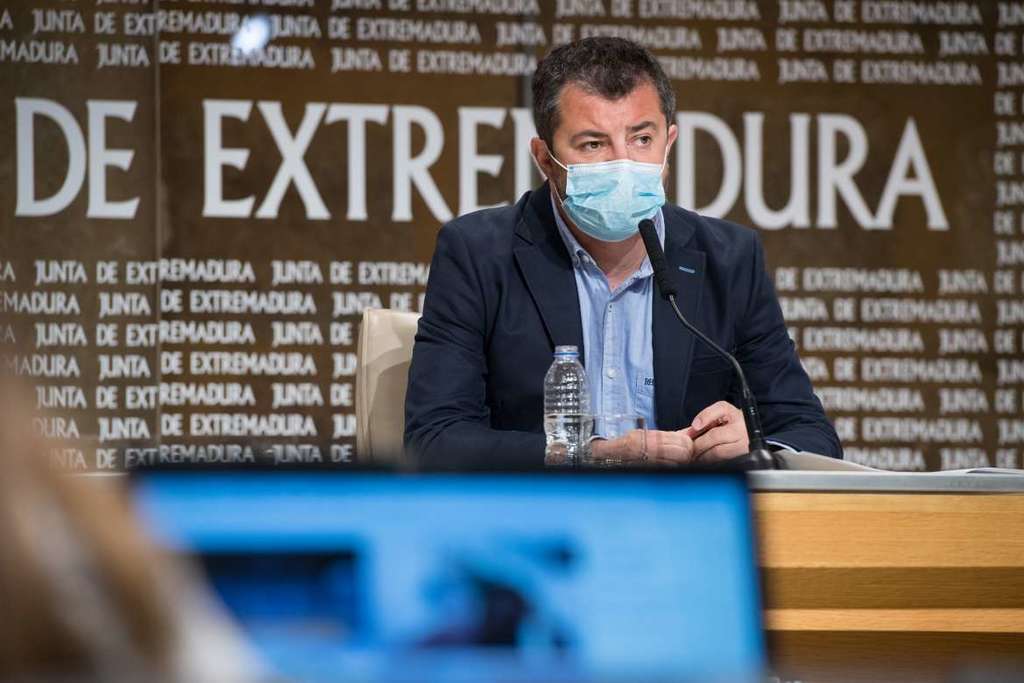 El paro registrado baja en 5.755 personas en abril en Extremadura en tasa interanual, casi un cinco por ciento