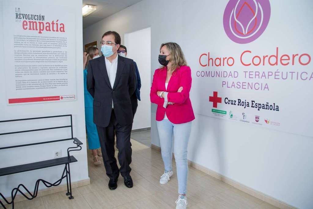 Fernández Vara destaca la importancia de las segundas oportunidades en la Comunidad Terapéutica ‘Charo Cordero’