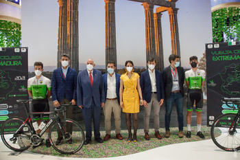 Nuria Flores subraya la capacidad de la Vuelta Ciclista a Extremadura para promocionar la región como destino turístico y cohesionar el territorio