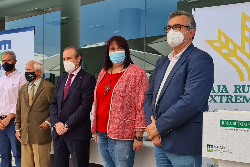 Begoña García reafirma el compromiso de la Junta en potenciar el consumo de productos de la tierra como la Ternera de Extremadura