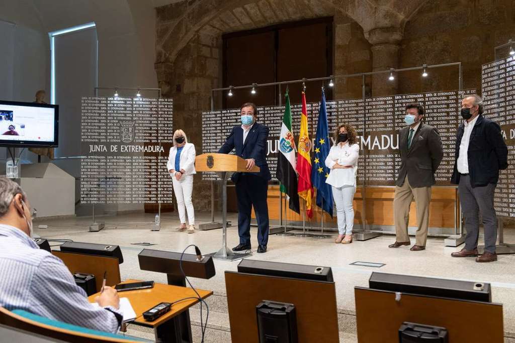 Junta de Extremadura y agentes sociales firman el Pacto por la Artesanía y el Comercio Minorista