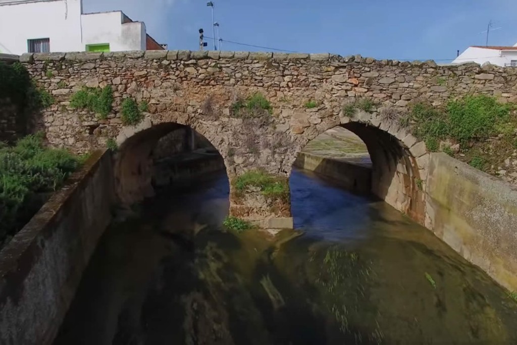 La Consejería de Cultura, Turismo y Deportes restaurará el puente romano de Usagre