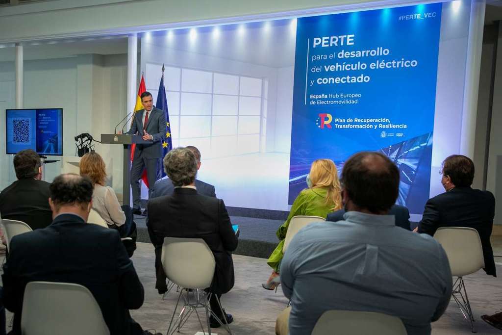 Fernández Vara asiste en Madrid a la presentación del PERTE para el desarrollo del vehículo eléctrico y conectado