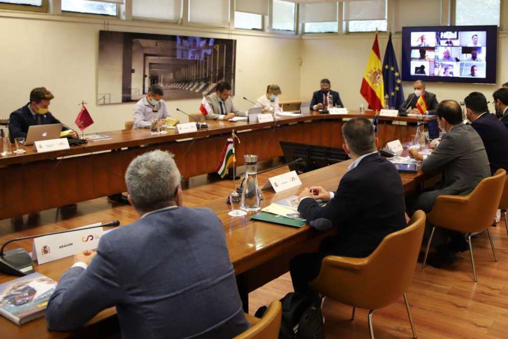 Dan de Sande asiste en Madrid a la reunión de la Comisión Sectorial de Deportes
