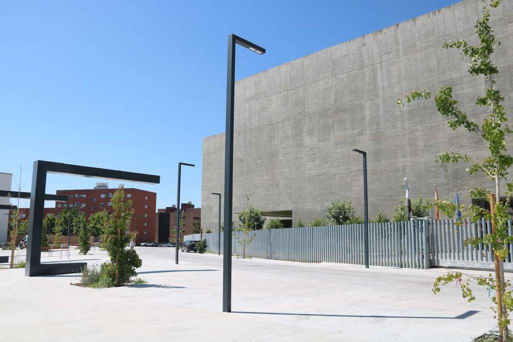 Abierta la nueva plaza del III Milenio de Mérida, más accesible, peatonal y con más zonas verdes tras las obras de adecuación