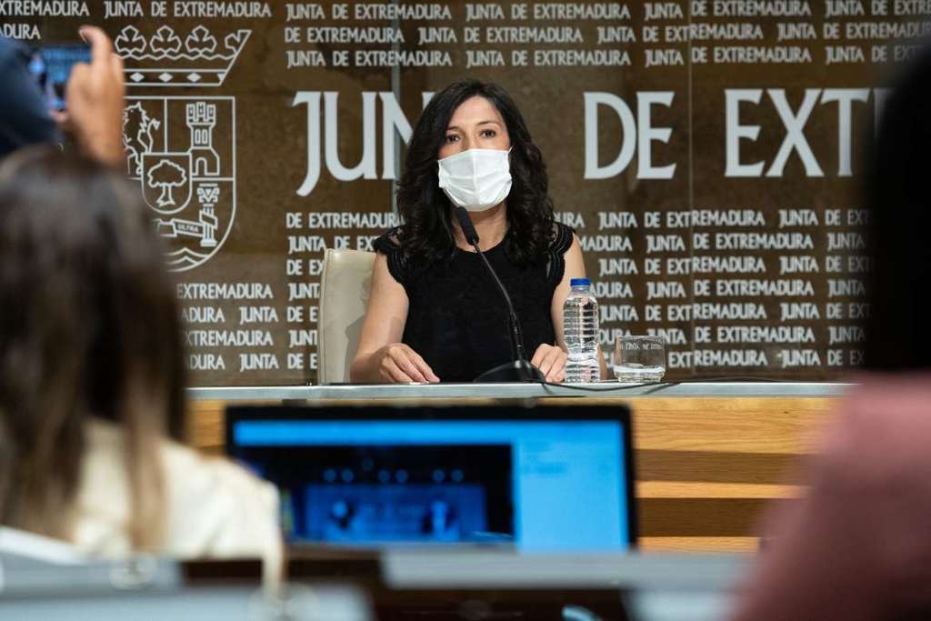 La consejera de Educación y Empleo, Esther Gutiérrez, presenta a los centros el Plan de Igualdad en el Ámbito Educativo