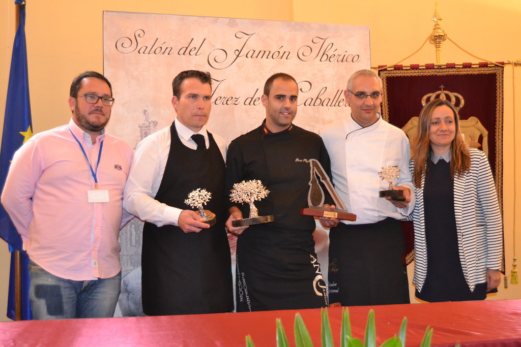 Pablo Montiel Enriquez, primer premio "Cuchillo de Oro" en el Concurso de cortadores del Salón del Jamón Ibérico de Jerez de los Caballeros