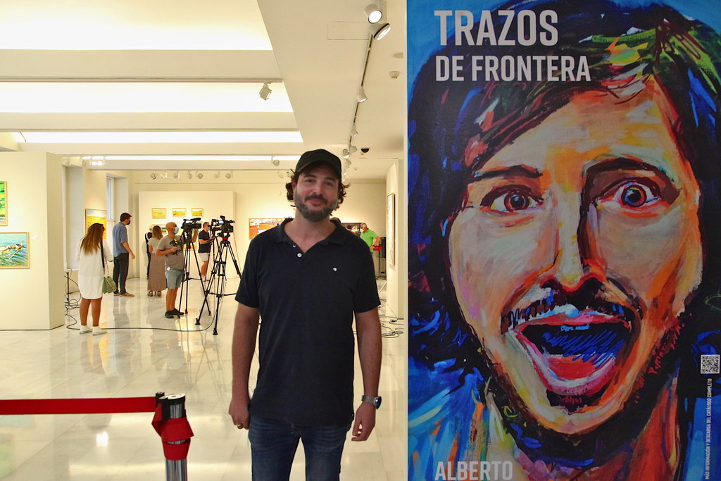 Escenas cotidianas sostienen la exposición pictórica "Trazos de frontera" del pacense Alberto de los Ríos