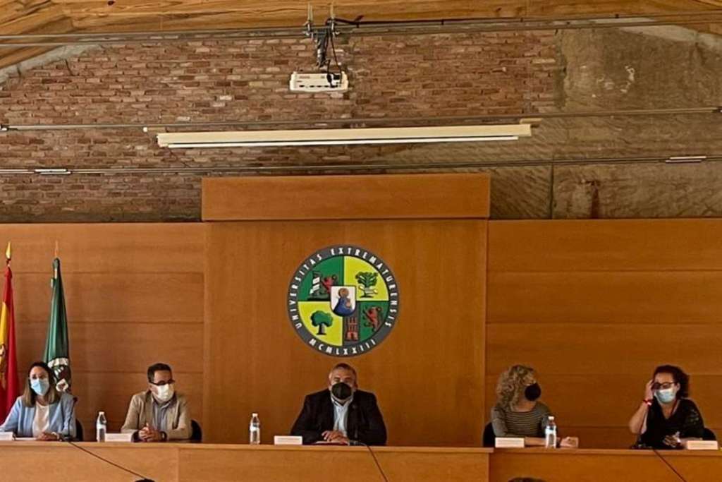 La Junta de Extremadura apuesta por una sociedad del aprendizaje en el sistema educativo basado en la participación