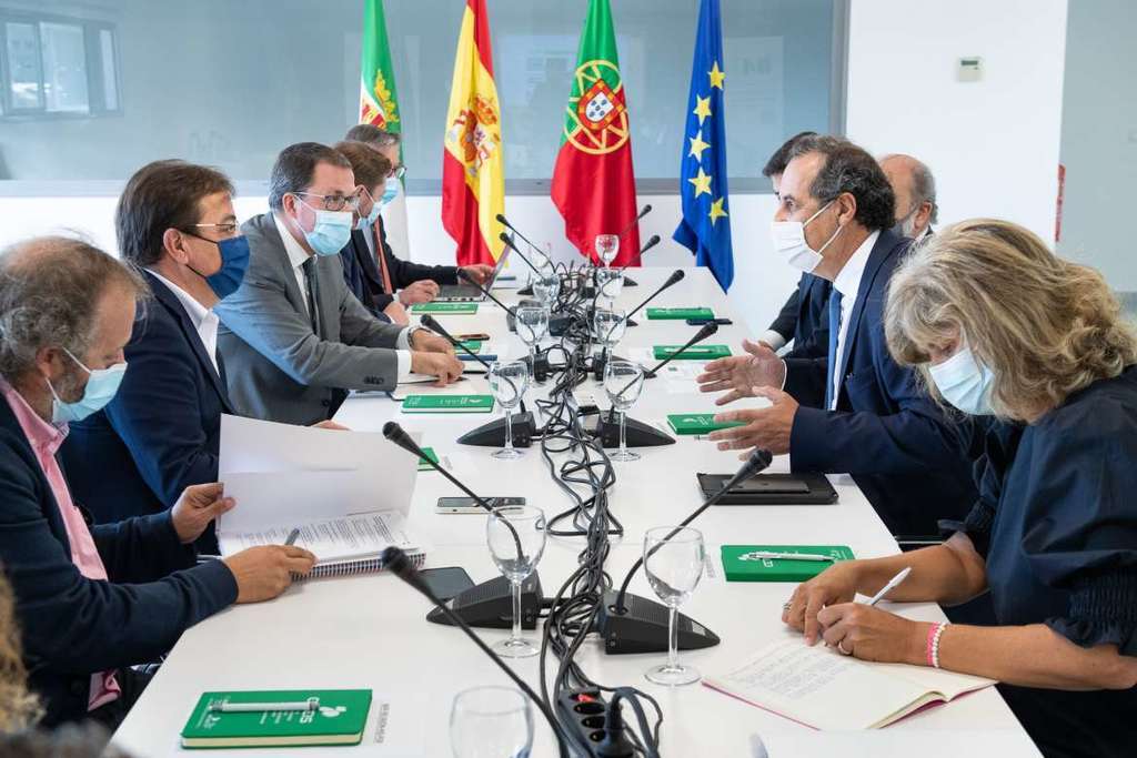 Vara participa en la reunión bilateral entre los Gobiernos de España y Portugal