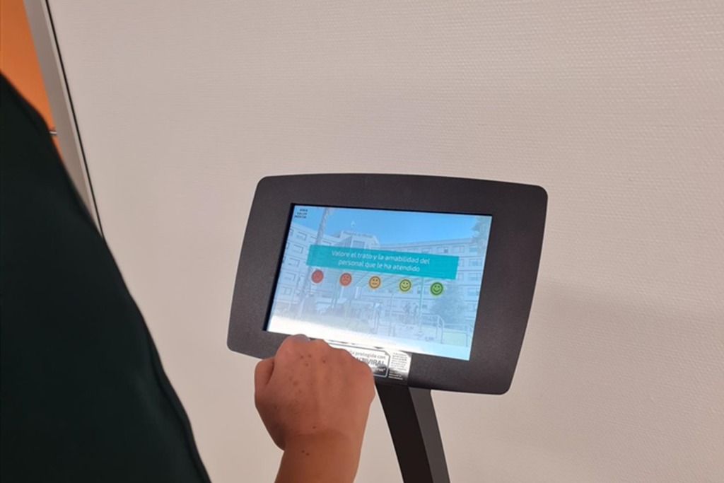 El Área de Salud de Mérida instala terminales para medir la satisfacción de los usuarios en relación con la asistencia recibida