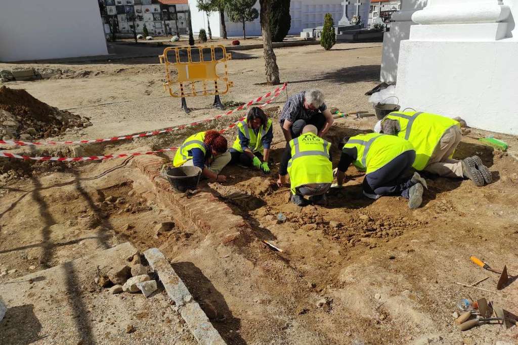 La Consejería de Cultura inicia la campaña de exhumaciones de fosas de represaliados de la Guerra Civil y la dictadura franquista
