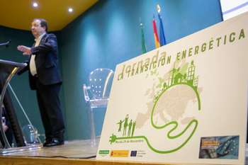 Fernández Vara afirma que una correcta planificación eléctrica en el país permitirá el adecuado desarrollo energético de Extremadura