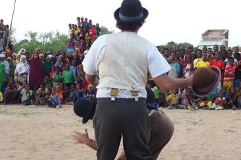 Payasos actuando en etiopia 2015 normal 3 2