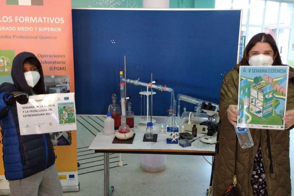 Más de 6.200 jóvenes y niños participan en la V Semana de la Ciencia y la Tecnología en Extremadura