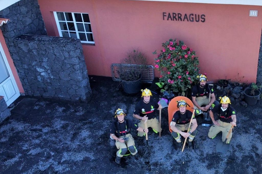 Un equipo del CPEI compuesto por cinco bomberos se desplazó a La Palma para colaborar en trabajos operativos como consecuencia del volcán