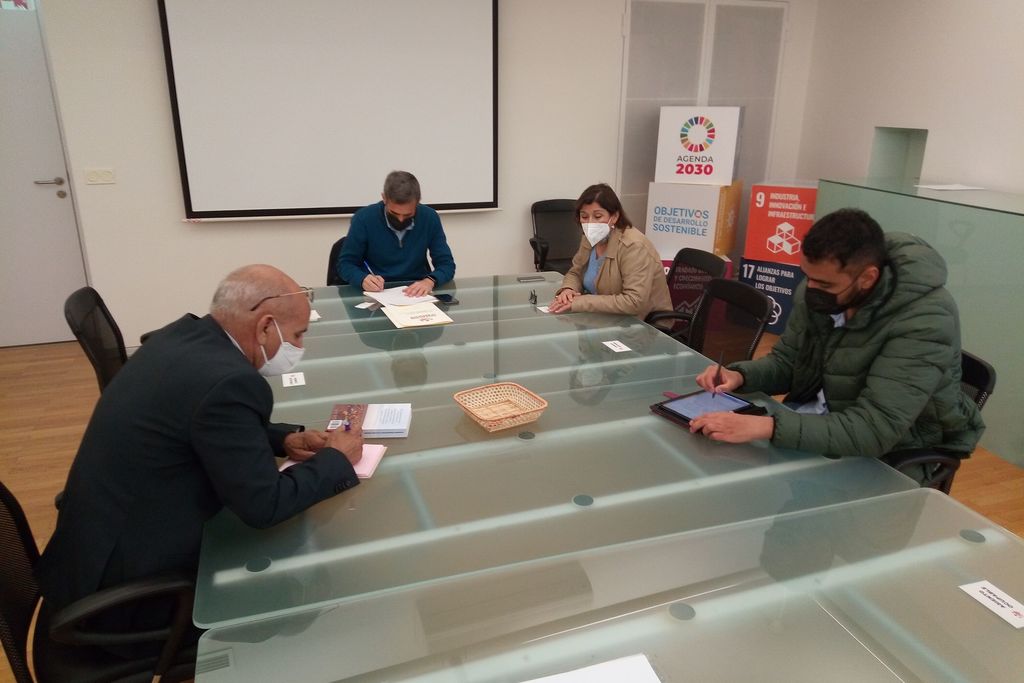 La Diputación de Badajoz y la delegación saharaui para Extremadura se reúnen para abordar las necesidades más urgentes de los refugiados en Tinduff