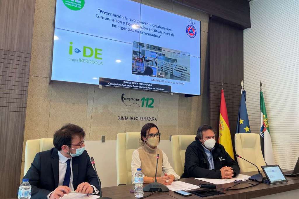 La Junta firma un convenio de colaboración, comunicación y situaciones de emergencia con la compañía i-DE Redes Eléctricas Inteligentes