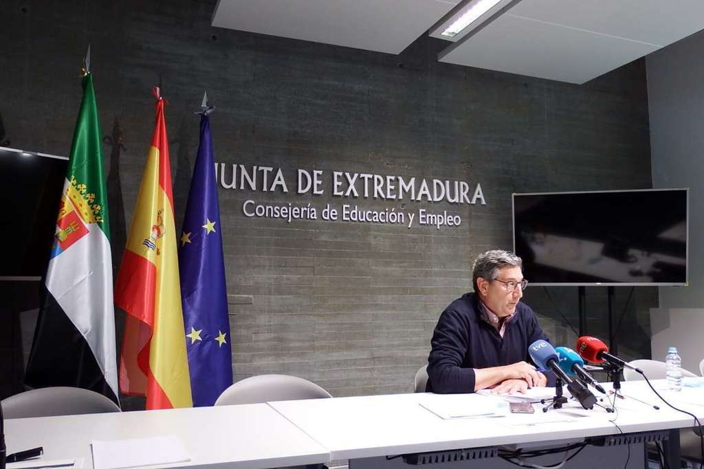 La Junta de Extremadura achaca la subida del desempleo de marzo a la inflación, el paro del transporte y la sequía